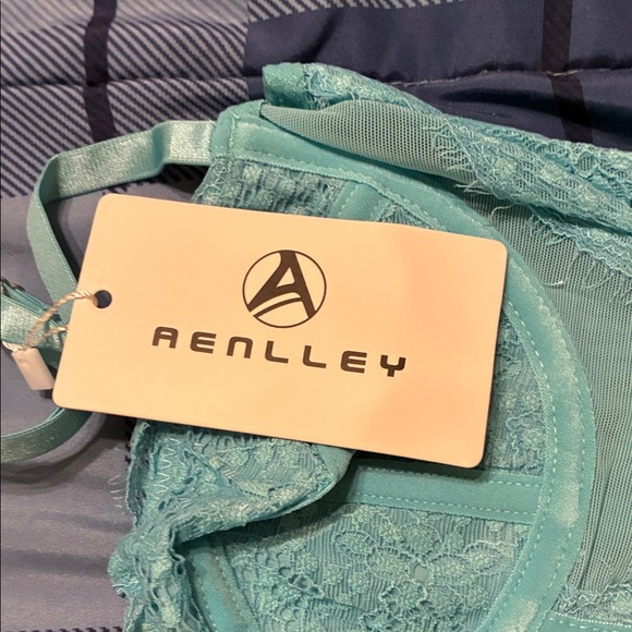 NWT Blue Medium Lace Bustier Top with adjustable straps - Picture 2 of 6